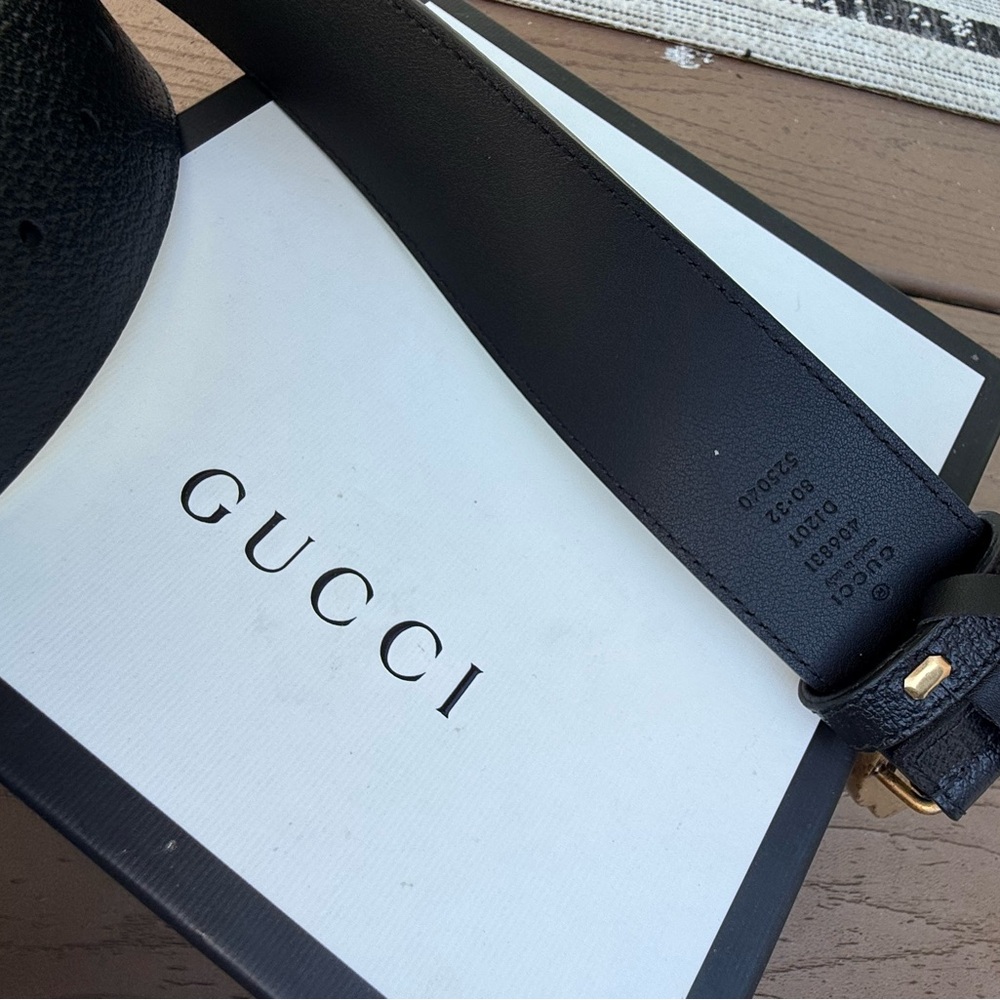 Gucci Black and Gold Leather Belt with Iconic GG Buckle - Picture 2 of 2